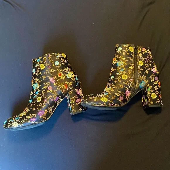 Black Floral Embroidered Boots, Size 6, maybe worn once, Perfect Condition - Picture 1 of 12